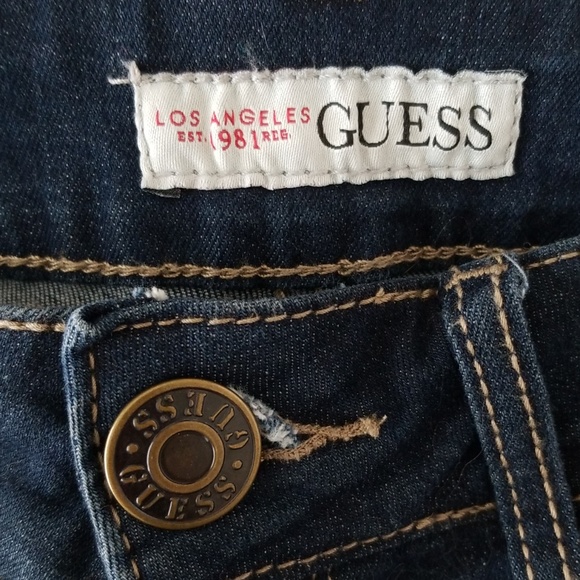GUESS Shorts - Picture 5 of 6